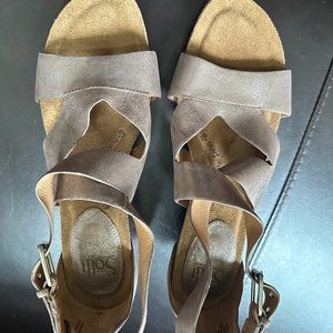 Sofft Leather Open Toe Ankle Strap Sandals Pewter Metallic low Wedge Size 10 M